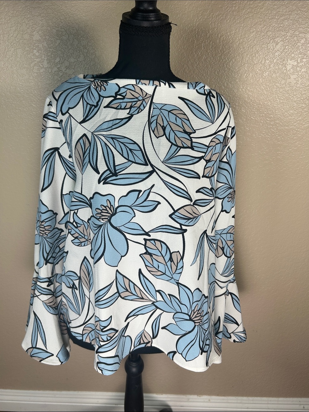 Karen Kane Floral Botanical Print Blouse Top Blue White Bell Sleeve L